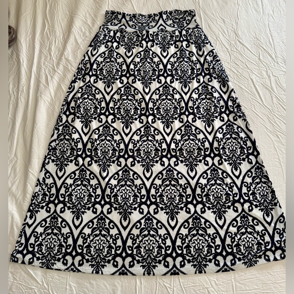 Gilli Black and White Damask Maxi Skirt